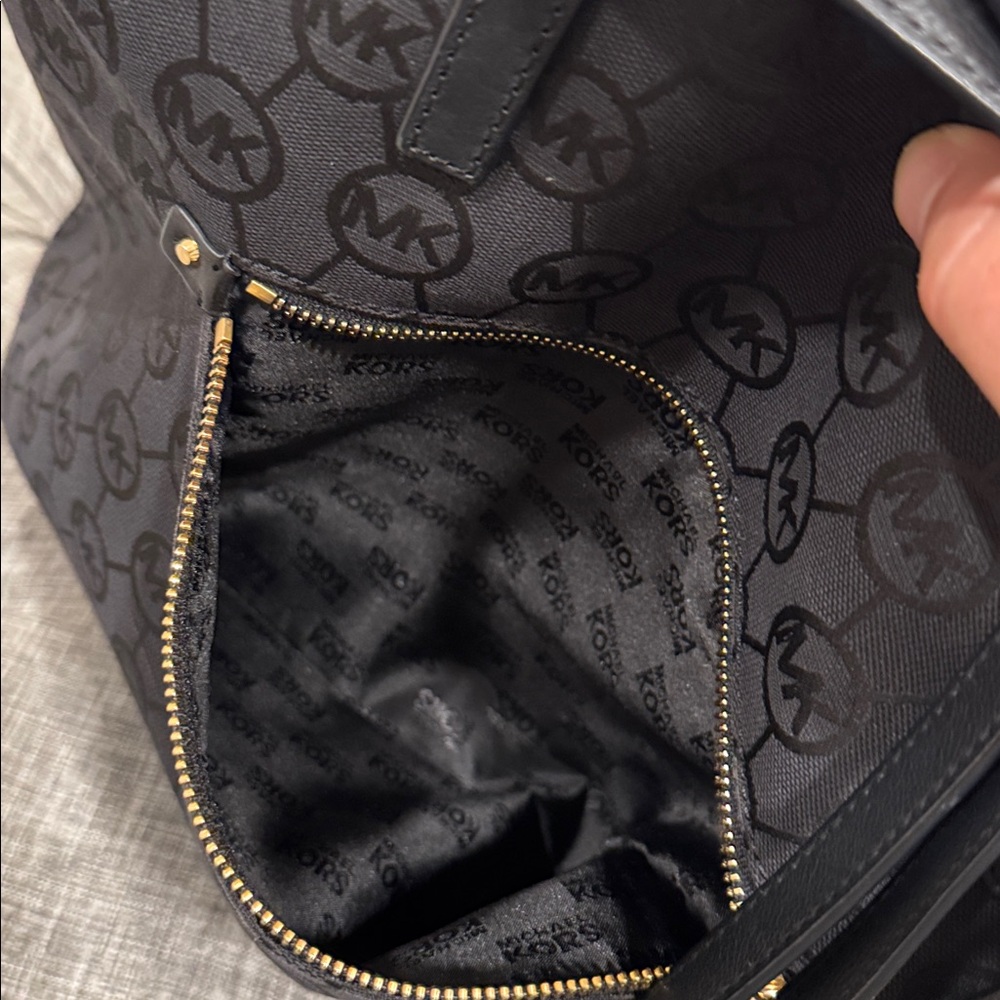 Michael Kors Bag Bennet Black Signature Logo Tote - Picture 12 of 17